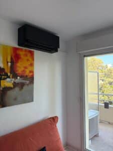 Climatiseur Daikin stylish noir 3,5 kw haut de gamme wifi incluse et dautre option installer sur cannes